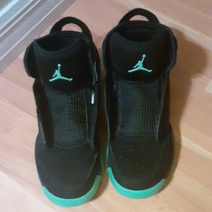 Size 5y jordan 270 *neon*